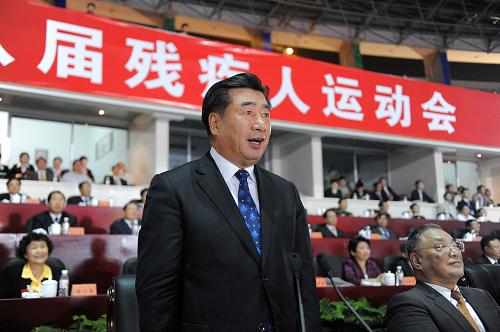 10月11日,中华人民共和国第八届残疾人运动会开幕式在浙江省杭州市举行。中共中央政治局委员、国务院副总理、第八届残疾人运动会组委会名誉主席回良玉出席开幕式并宣布第八届全国残疾人运动会开幕。 新华社记者 徐昱 摄