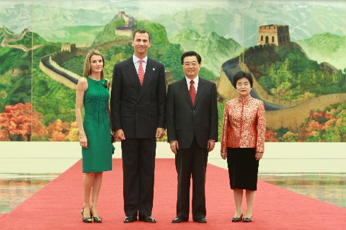 中国国家主席胡锦涛和夫人刘永清迎接出席欢迎