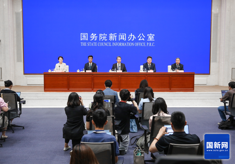 国务院新闻办举行“高质量完成‘