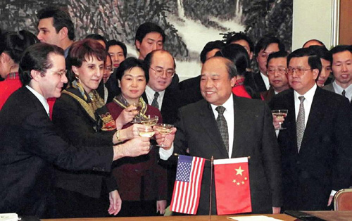 11月15日:中美签署关于中国加入世贸组织的双边协议