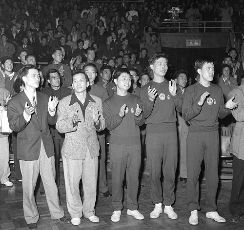4月9日:中国男子乒乓球队首次夺得世界冠军