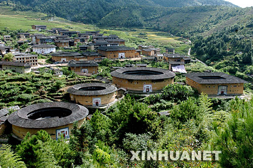 福建永定县下洋镇初溪土楼群(9月27日摄)。新华社记者 张国俊 摄