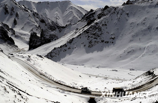 新中国档案:新藏公路建成通车