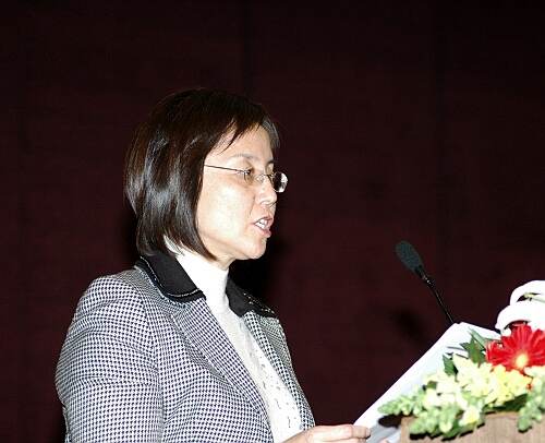河南省委组织部副部长安平在会上发言