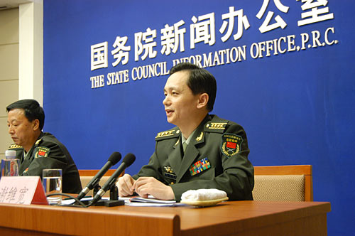 总后勤部司令部战勤计划局局长谢维宽回答记者