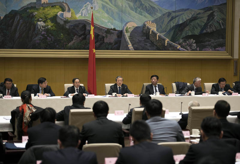 11月30日，中共中央政治局委员、国务院副总理马凯在北京主持召开中国博士后青年创新人才座谈会。