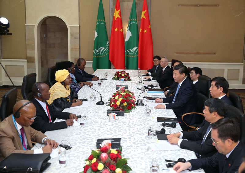 12月3日，国家主席习近平在比勒陀利亚会见非洲联盟委员会主席祖马。