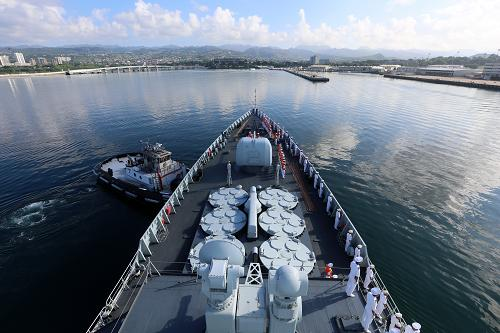 12月13日上午，中国海军152舰艇编队抵达美国夏威夷珍珠港，开始对美国进行为期5天的友好访问。