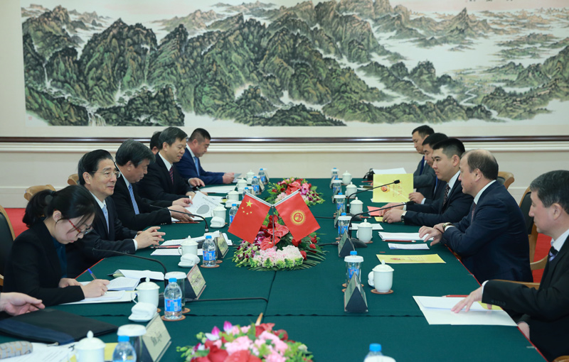 12月17日，中国国务委员、公安部部长郭声琨在北京与吉尔吉斯斯坦内务部部长图尔甘巴耶夫举行会谈。