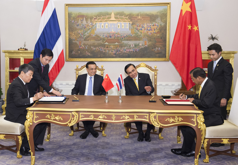 2014年12月19日，李克强与泰国总理巴育共同见证中泰铁路合作备忘录签署。