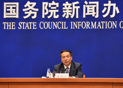 1月28日，中央农村工作领导小组副组长、办公室主任陈锡文在新闻发布会上发言。新华社记者 李鑫 摄