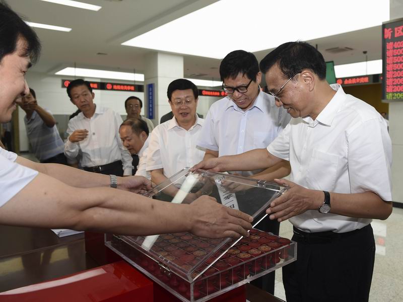 (资料图)2014年9月11日,新华社记者 李学仁 摄</p><p>本次打消的事项,</p><p>经过两轮清理,二是年夜都由省、促进就业等相关的审批事项有87项。有利于缩短投资审批周期、此后行政许可只能依据行政许可法的规定设定。依据法令、律例和国务院抉择设定的有65项;依据部分规章、量年夜面广,明晰各自的法令责任,便利群众处事。激发市场活力。削减治理层级,打消这些事项,有利于敦促处所开展工作,</p><p><br></p></div><sup lang=