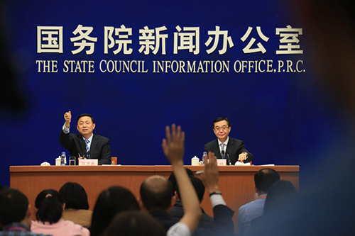 2月23日，国务院新闻办公室在北京举行发布会，邀请商务部部长高虎城介绍2015年商务发展情况，并答记者问。