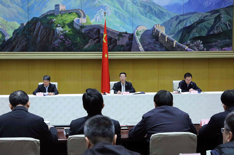 2月23日，中共中央政治局常委、国务院副总理张高丽出席国务院深入推进新型城镇化建设电视电话会议并讲话。