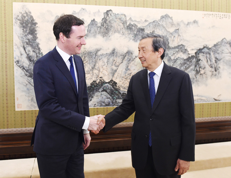 2月25日，国务院副总理马凯在北京中南海紫光阁会见英国首席大臣兼财政大臣奥斯本。