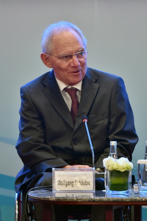 2月26日，德国联邦财政部长沃尔夫冈·朔伊布勒在研讨会上发言。新华社记者 李鑫 摄