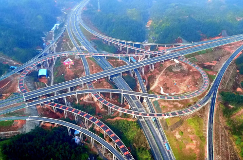 1月17日航拍的連接滬渝、恩黔、恩來、恩建等高速公路的羅針田互通橋梁。新華社發