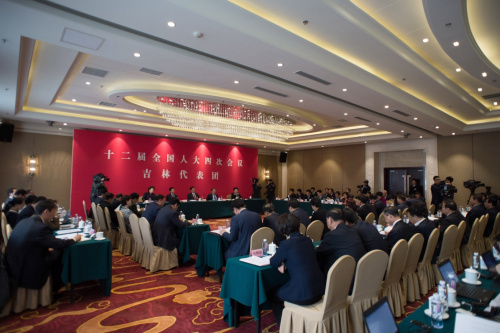 3月6日，十二届全国人大四次会议吉林代表团全体会议向媒体开放。新华社记者 潘超越 摄