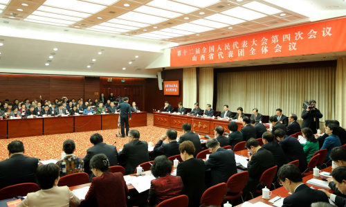 3月6日，十二届全国人大四次会议山西代表团全体会议向媒体开放。新华社记者 陈建力 摄