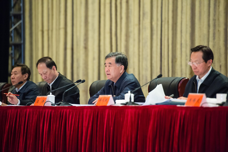 3月20日至21日，全国春季农业生产暨森林草原防火工作会议在江苏省泰州市召开。这是3月21日，中共中央政治局委员、国务院副总理汪洋出席会议并讲话。