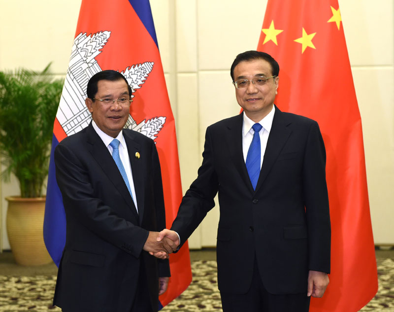 3月23日，中国国务院总理李克强在海南三亚会见柬埔寨首相洪森。