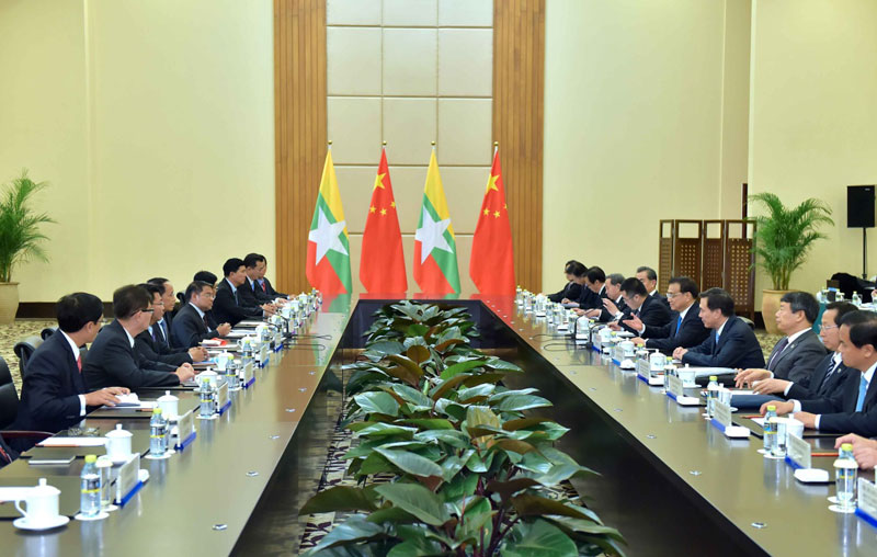 3月23日，国务院总理李克强在海南三亚会见缅甸副总统赛茂康。