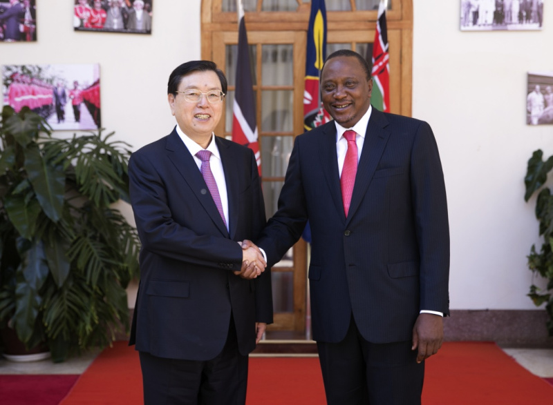 3月23日至26日，全国人大常委会委员长张德江对肯尼亚进行正式友好访问。这是3月24日，张德江在肯尼亚首都内罗毕会见肯尼亚总统肯雅塔。新华社记者 马占成 摄