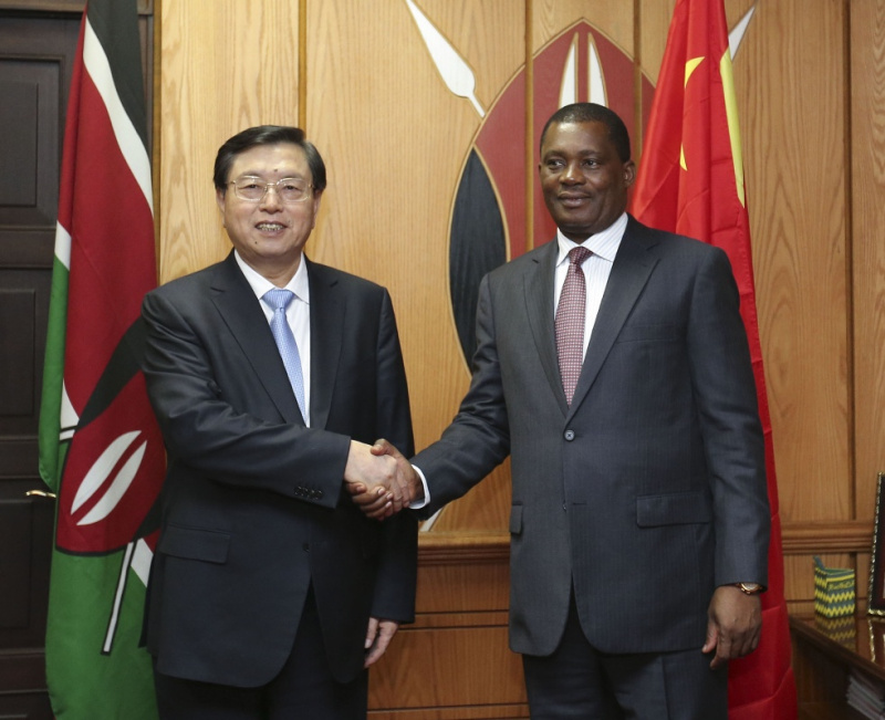 这是3月24日，张德江在肯尼亚首都内罗毕与肯尼亚国民议会议长穆图里举行会谈。新华社记者 丁林 摄