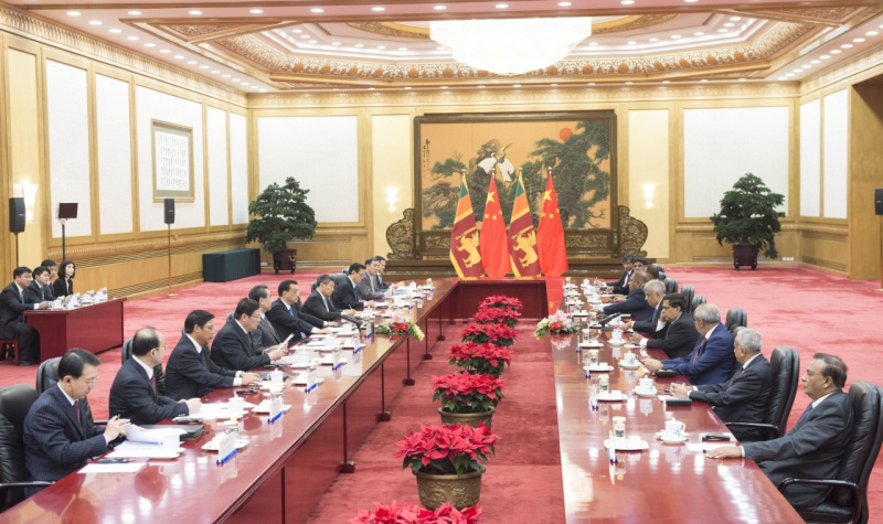 4月7日，国务院总理李克强在北京人民大会堂同来华进行正式访问的斯里兰卡总理维克勒马辛哈举行会谈。新华社记者 王晔 摄