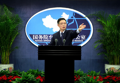 4月13日，国台办发言人安峰山在北京举行的例行新闻发布会上回答记者提问。安峰山表示，第八届海峡论坛以“扩大民间交流、促进融合发展”为主题，将从6月11日开始在福建举办，为期一周。