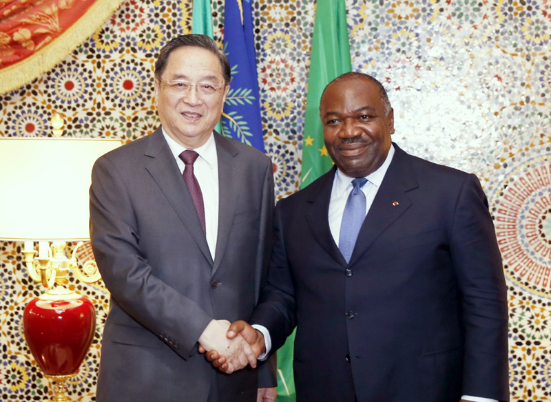 应加蓬参议院议长米勒布邀请，4月11日至13日，全国政协主席俞正声对加蓬进行正式友好访问。这是4月11日，俞正声在利伯维尔会见加蓬总统邦戈。