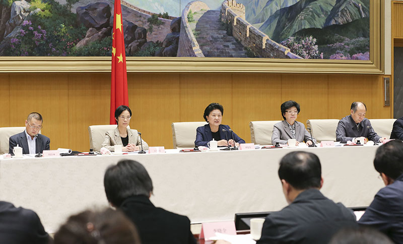 4月27日，全国医改工作电视电话会议在北京召开，中共中央政治局委员、国务院副总理、国务院医改领导小组组长刘延东出席会议并讲话。新华社记者 丁林 摄