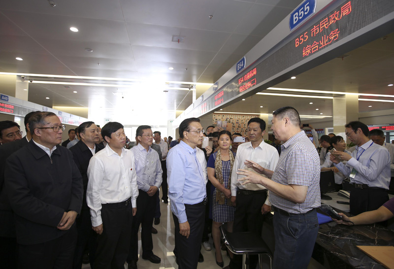 李克强：各地政务大厅要真正做到一站式办结