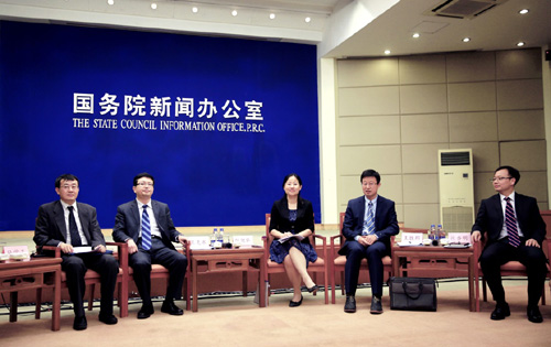 国务院新闻办公室在北京举行吹风会,请发改委财政金融司副司长孙学工
