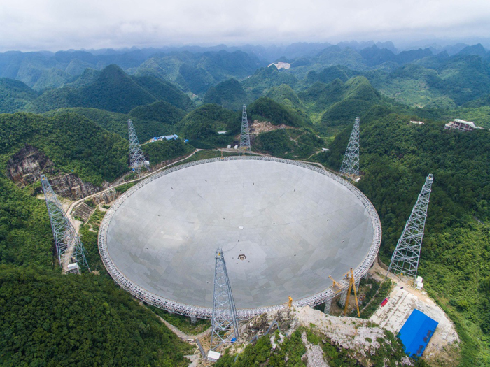 世界最大单口径射电望远镜FAST主体工程完工_图片新闻_中国政府网