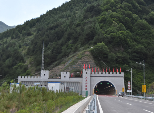 我国高原地区最长高速公路隧道正式通车_图片