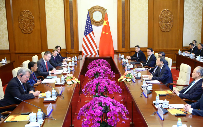 7月25日，中国国务委员杨洁篪在北京同美国总统国家安全事务助理赖斯举行会谈。