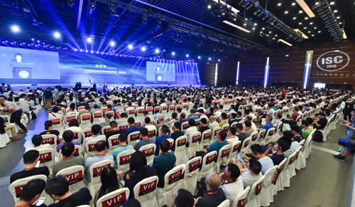 8月16日，以“协同联动，共建安全命运共同体”为主题的第四届中国互联网安全大会在北京召开。来自全球70多家相关机构和企业的代表发表演讲，共同探讨网络安全话题。