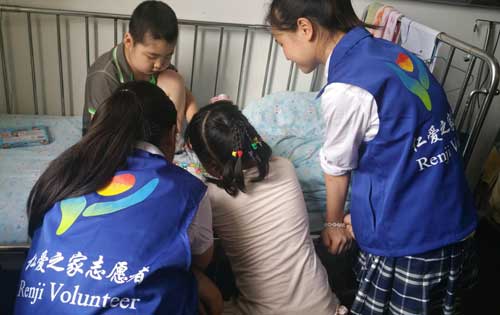 上海:积极搭台落实高中生综合素质评价体系_图