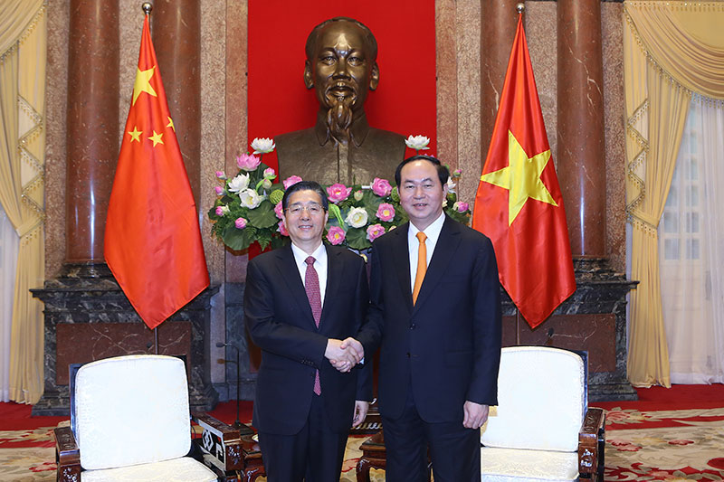 9月24日，越南国家主席陈大光在越南河内会见赴越主持中越两国公安部第五次合作打击犯罪会议的中国国务委员郭声琨。