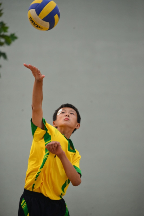乡村娃的快乐排球_图片新闻_中国政府网