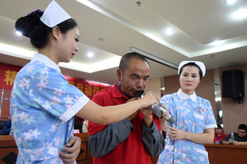 重庆:开办培训班帮助盲人就业_图片新闻_中国