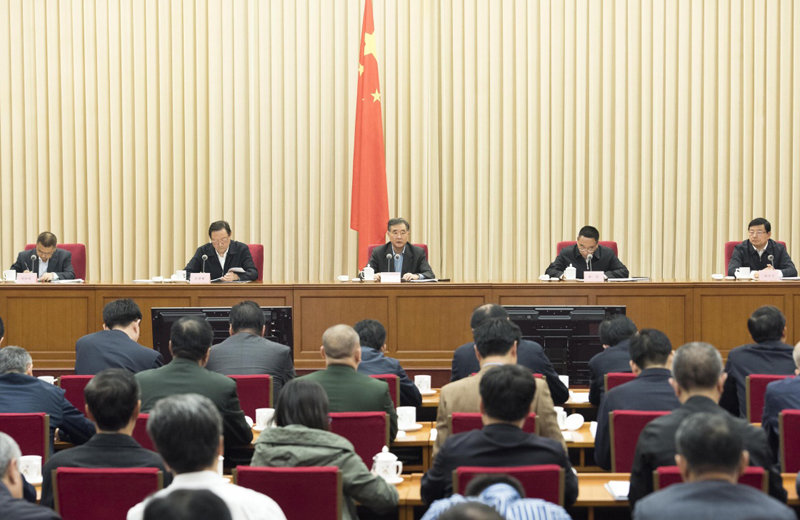 10月19日，全国冬春农田水利基本建设电视电话会议在北京召开。中共中央政治局委员、国务院副总理汪洋出席会议并讲话。