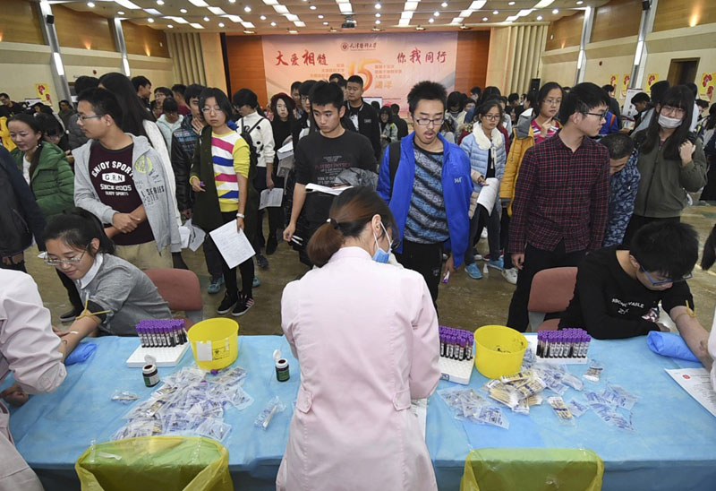  11月14日，天津医科大学的学生参加骨髓造血干细胞采集。