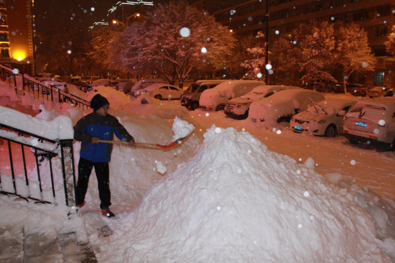 新疆阿勒泰持续降雪超50小时_图片新闻_中国
