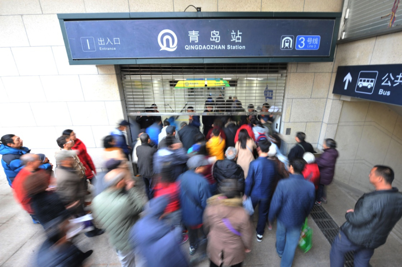当日，山东首条城市地铁线路——青岛地铁3号线正式通车，标志着山东省正式迎来地铁时代。 青岛地铁3号线全长约25公里，全线共设22个站。通车后，从起点青岛站到终点青岛北站用时约47分钟，极大缓解青岛市交通压力。