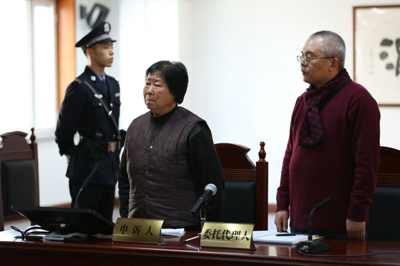  12月2日，最高人民法院第二巡回法庭在辽宁沈阳对原审被告人聂树斌故意杀人、强奸妇女再审案公开宣判，宣告撤销原审判决，改判聂树斌无罪。这是聂树斌母亲张焕枝在听取判决结果。