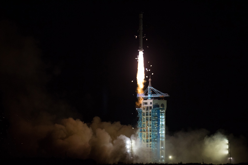 12月22日3时22分，我国在酒泉卫星发射中心用长征二号丁运载火箭成功将全球二氧化碳监测科学实验卫星（简称“碳卫星”）发射升空。本次发射的碳卫星是我国首颗用于监测全球大气二氧化碳含量的科学实验卫星。此外，本次任务还搭载发射中科院微小卫星创新研究院自主安排研制的1颗高分辨率微纳卫星和2颗高光谱微纳卫星。