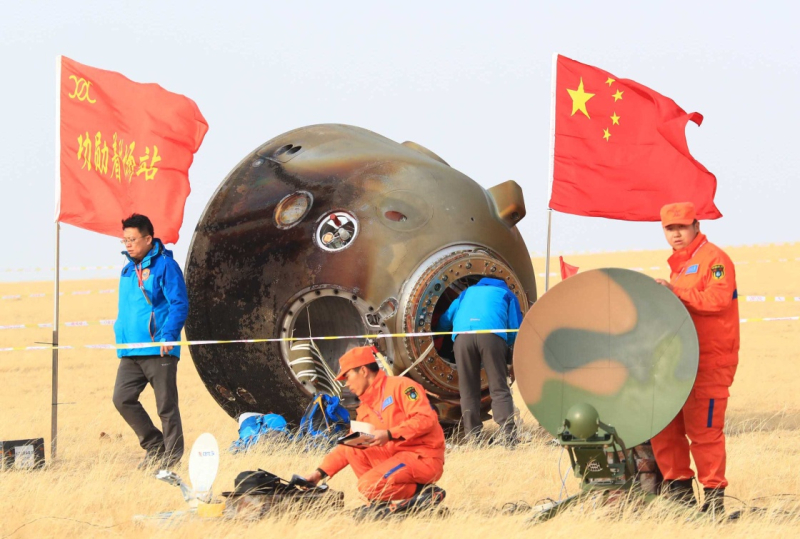 2016年，中国航天人交出的成绩单格外耀眼：新型火箭首发成功、首个海滨航天发射场建成使用、天宫二号和神舟十一号载人飞行任务圆满成功、多颗卫星发射升空……