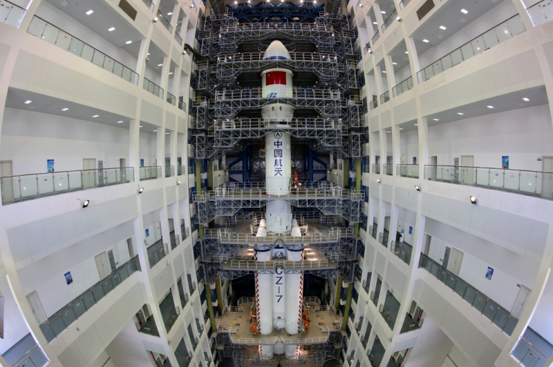 2016年，中国航天人交出的成绩单格外耀眼：新型火箭首发成功、首个海滨航天发射场建成使用、天宫二号和神舟十一号载人飞行任务圆满成功、多颗卫星发射升空……